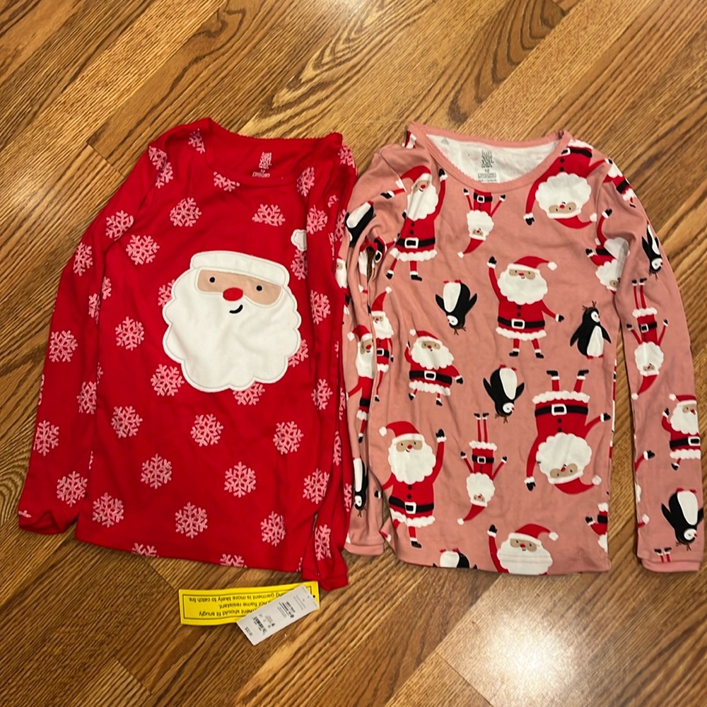 Carter’s pajama shirt “Santa”